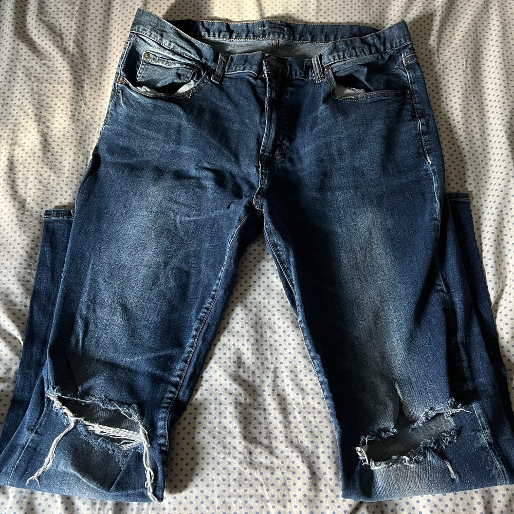 Ripped Men’s Slim Jeans